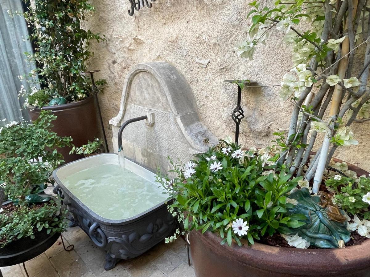 루스트렐 La Cour Carree B&B 외부 사진